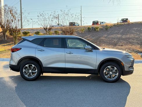 Used 2025 Chevrolet Blazer LT image 7