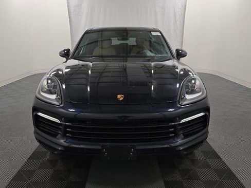 Used 2022 Porsche Cayenne w/ Premium Package AWD/4WD image 2