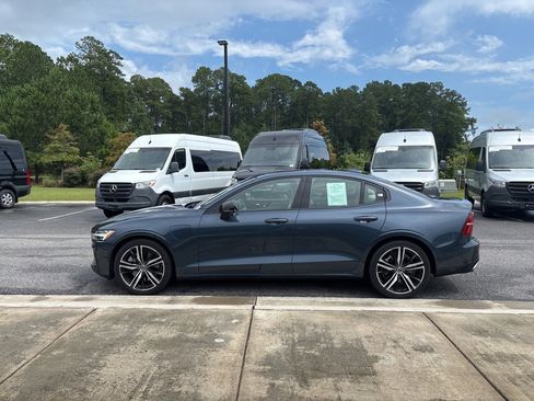 Used 2022 Volvo S60 T8 R-Design Expression w/ Advanced Package image 6