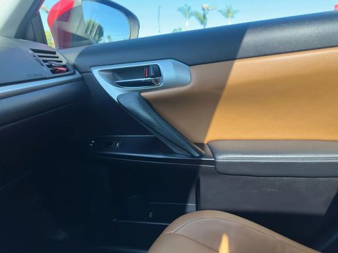 Used 2013 Lexus CT 200h image 27