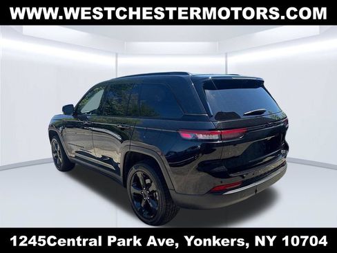 Used 2023 Jeep Grand Cherokee Limited w/ Luxury Tech Group II AWD/4WD image 9