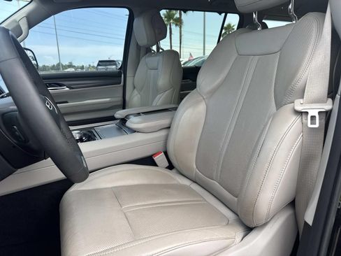 Used 2023 Jeep Wagoneer Series III w/ Convenience Group I RWD image 18