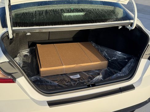 New 2026 Toyota Camry Hybrid FWD image 9