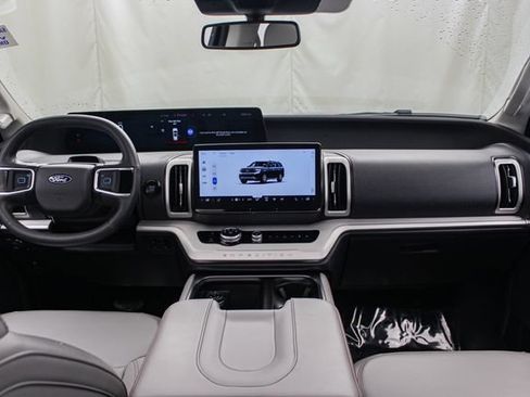 Certified 2025 Ford Expedition Active AWD/4WD image 27