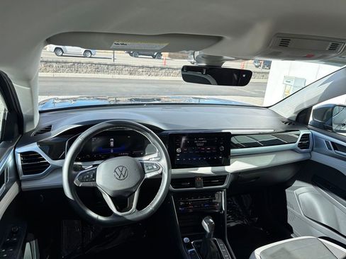 Certified 2025 Volkswagen Taos SE image 15