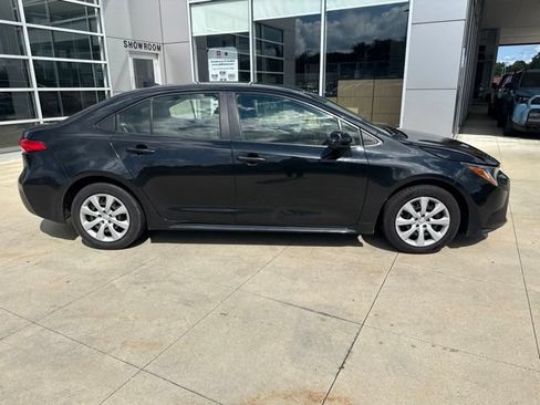 Used 2022 Toyota Corolla LE FWD image 8