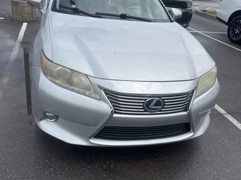 Used 2013 Lexus ES 300h w/ Luxury Pkg FWD image 2