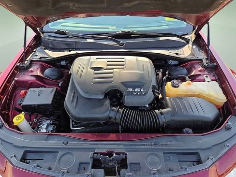 Used 2019 Chrysler 300 Limited RWD image 10