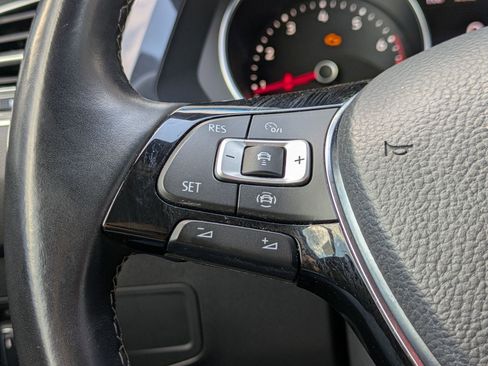 Used 2021 Volkswagen Tiguan SE image 14