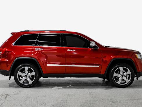 Used 2013 Jeep Grand Cherokee Overland w/ Advance Technology Group AWD/4WD image 5
