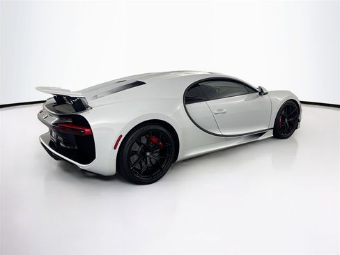 Used 2019 Bugatti Chiron image 5