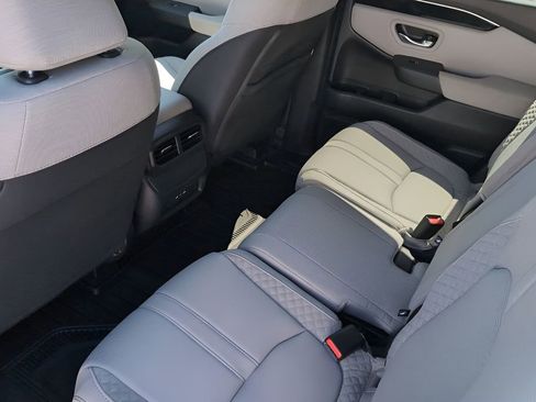 Used 2024 Honda Pilot LX image 13