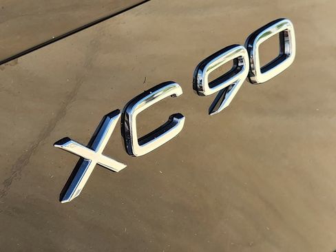Used 2025 Volvo XC90 B6 Plus AWD/4WD image 12