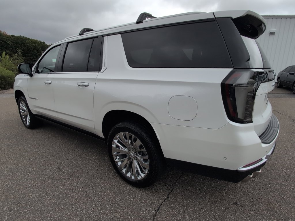 Used 2025 Chevrolet Suburban High Country AWD/4WD image 4