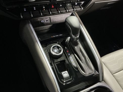 Used 2025 Chevrolet Colorado ZR2 w/ Technology Package image 30