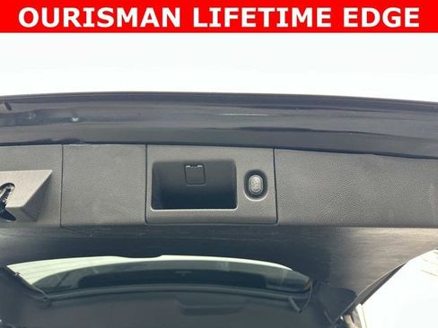 Used 2019 Chevrolet Suburban LT image 16