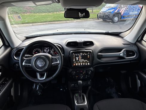 Certified 2023 Jeep Renegade Latitude w/ Premium Group image 19