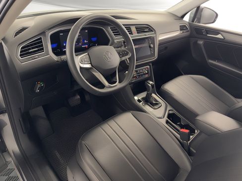 Used 2022 Volkswagen Tiguan SE image 4