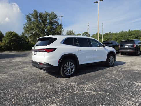 Used 2025 Buick Enclave Preferred FWD image 4