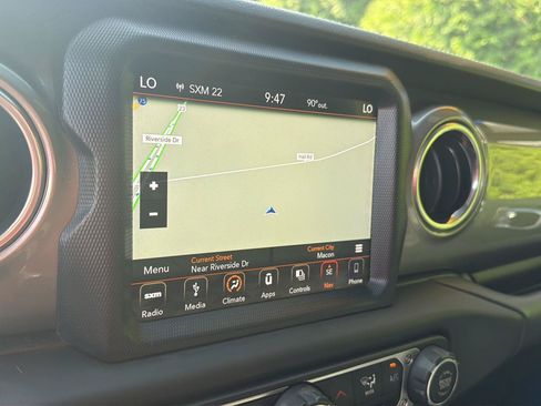 Used 2018 Jeep Wrangler Unlimited Sahara AWD/4WD image 24