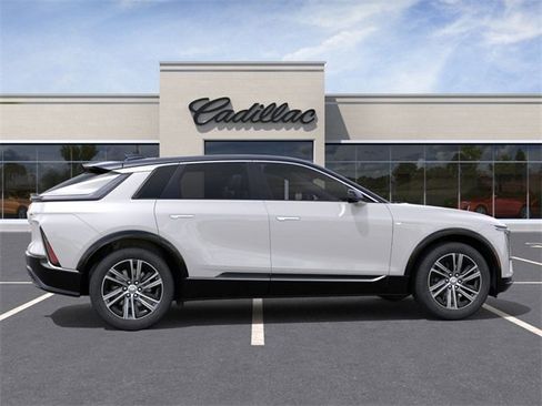 New 2025 Cadillac Lyriq Luxury image 5