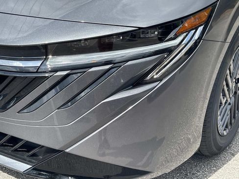 New 2026 Nissan Sentra SV w/ SV Convenience Package FWD image 9