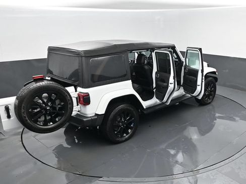 Used 2023 Jeep Wrangler Unlimited Sahara w/ Cold Weather Group AWD/4WD image 25