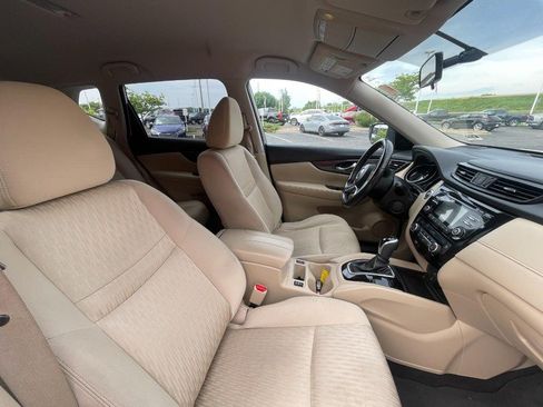 Used 2017 Nissan Rogue SV FWD image 4
