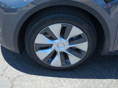 Used 2023 Tesla Model Y Long Range AWD/4WD image 25