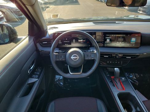 Used 2025 Nissan Kicks SR AWD/4WD image 11