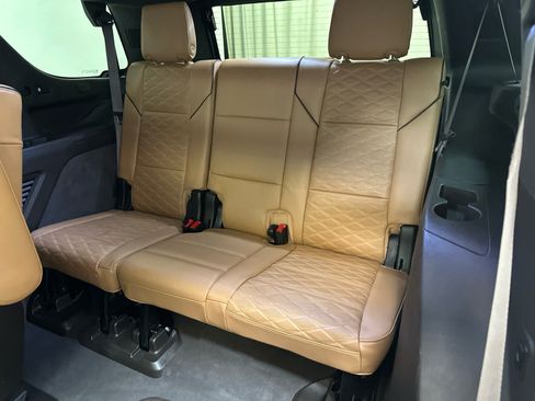 Used 2021 Cadillac Escalade Premium Luxury AWD/4WD image 28