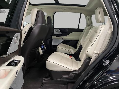 Used 2023 Lincoln Aviator Black Label w/ Dynamic Handling Package AWD/4WD image 30