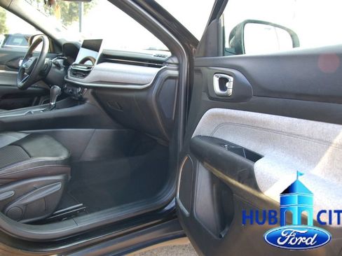 Used 2024 Jeep Compass Latitude AWD/4WD image 17