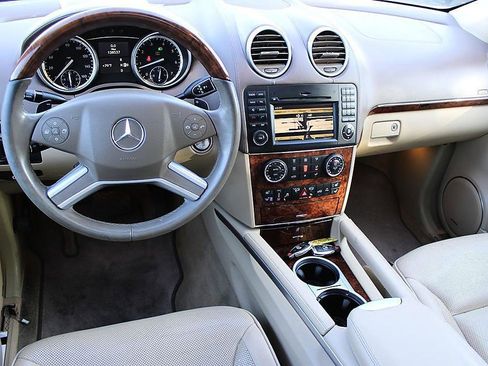 Used 2012 Mercedes-Benz GL 550 4MATIC image 13