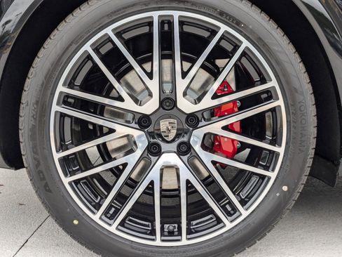 New 2025 Porsche Cayenne Turbo image 29
