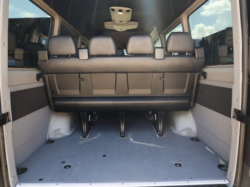 Used 2014 Mercedes-Benz Sprinter 2500 image 19