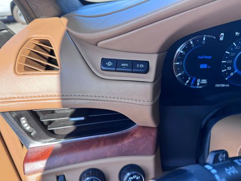 Used 2017 Cadillac Escalade Platinum AWD/4WD image 30