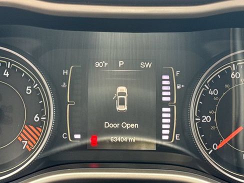 Used 2015 Jeep Cherokee Sport FWD image 17