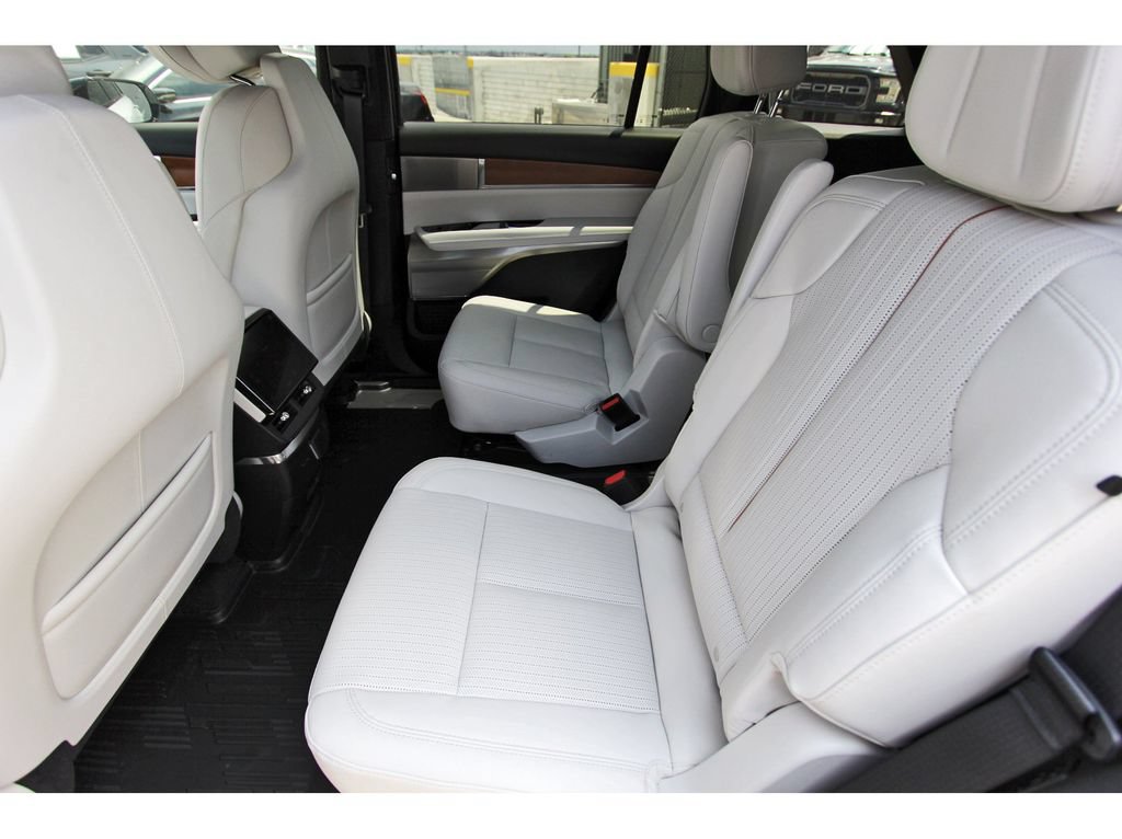New 2027 Cadillac Vistiq Luxury AWD/4WD image 7
