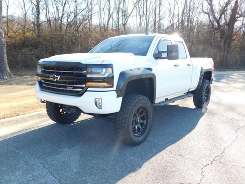 Used 2018 Chevrolet Silverado 1500 LT w/ Redline Edition image 2