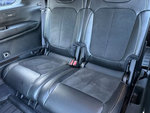 Used 2023 Jeep Grand Cherokee L Laredo image 15