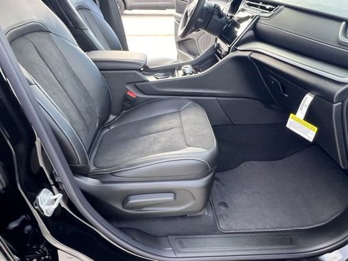 New 2025 Jeep Grand Cherokee L Altitude image 33