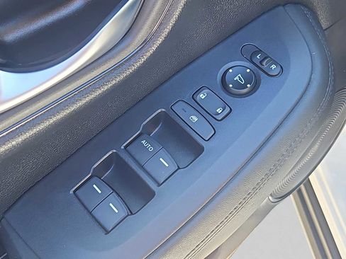 Used 2024 Honda HR-V LX image 21