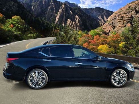 Used 2023 Nissan Altima 2.5 SL AWD/4WD image 2