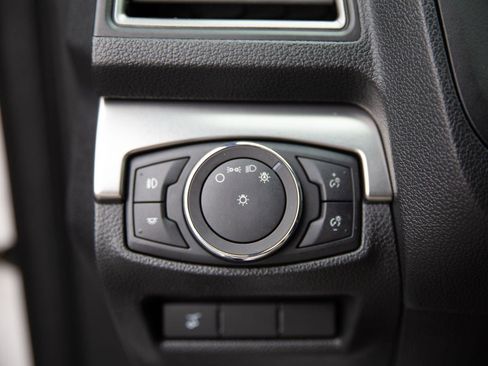 Used 2018 Ford Explorer XLT w/ Equipment Group 202A image 17