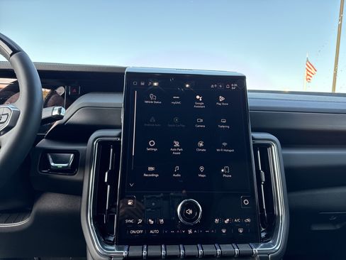 New 2026 GMC Yukon XL Denali w/ Denali Reserve Package image 23