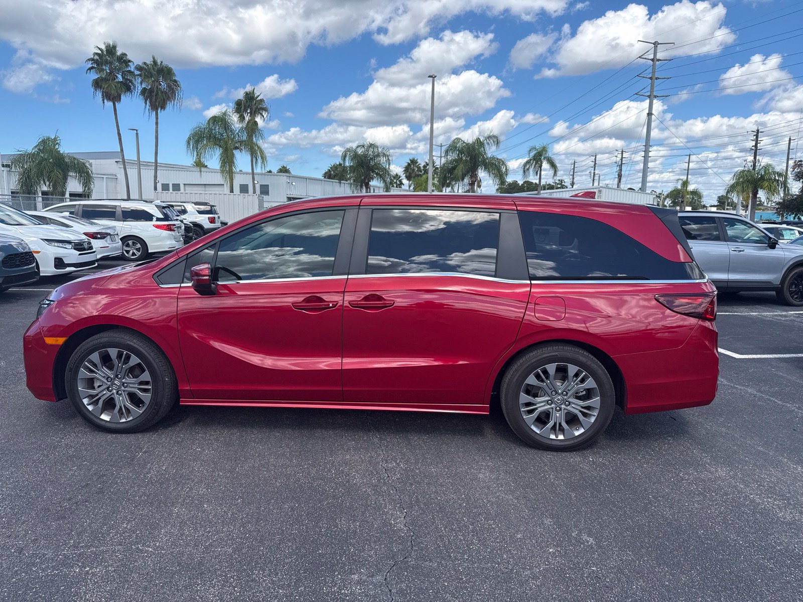 Certified 2025 Honda Odyssey Touring image 4