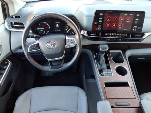 Used 2023 Toyota Sienna XLE image 20