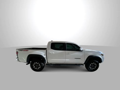 Used 2023 Toyota Tacoma TRD Off-Road w/ Black Out Package (TMS) AWD/4WD image 9