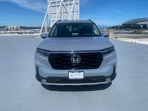 Used 2025 Honda Pilot Touring image 3